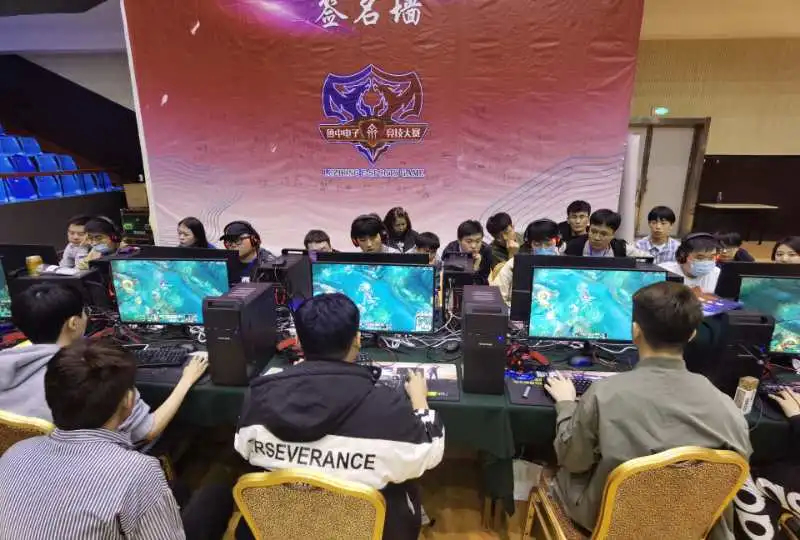 门将站位依 门将站位依